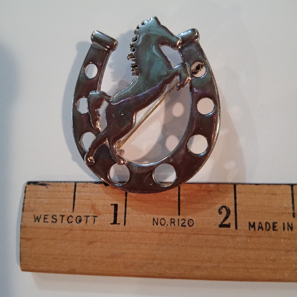 Beautiful Silver Pin Brooch Pendant Horse Stallion In Horseshoe Combo - Picture 4 of 7